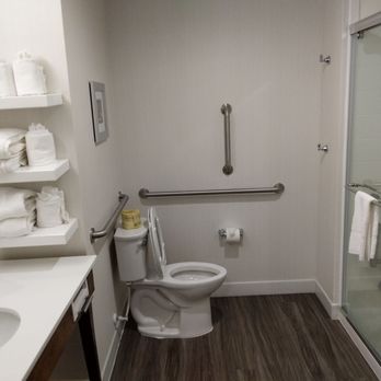 Hampton Inn Summerville - Photo of bathroom - Hotels Near Me - Summerville, South Carolina