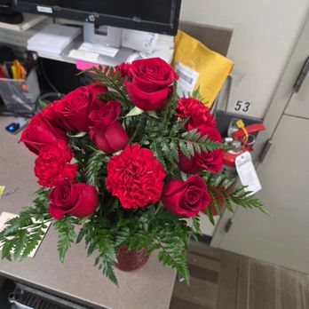 Sid's Flower Shop - This what was delivered??!!! - Florists Near Me - Ionia, Michigan