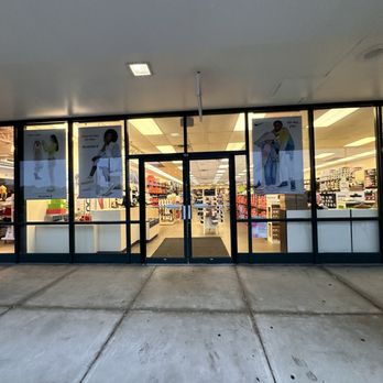 Famous Footwear Outlet - Shoe Stores Near Me - Jackson, New Jersey