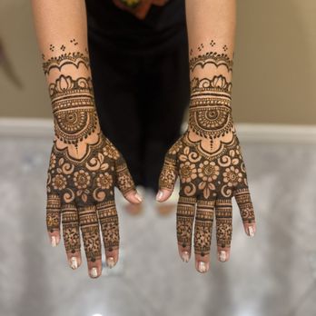 Henna Style By Arati - Back side - Henna Artists Near Me Henna Style By Arati - Back side - Henna Artists Near Me