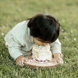 Cake smash! Cake smash!