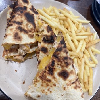 Grillers Puerto Rico - Quesadilla with chicken - Puerto Rican Near Me - Orlando, Florida