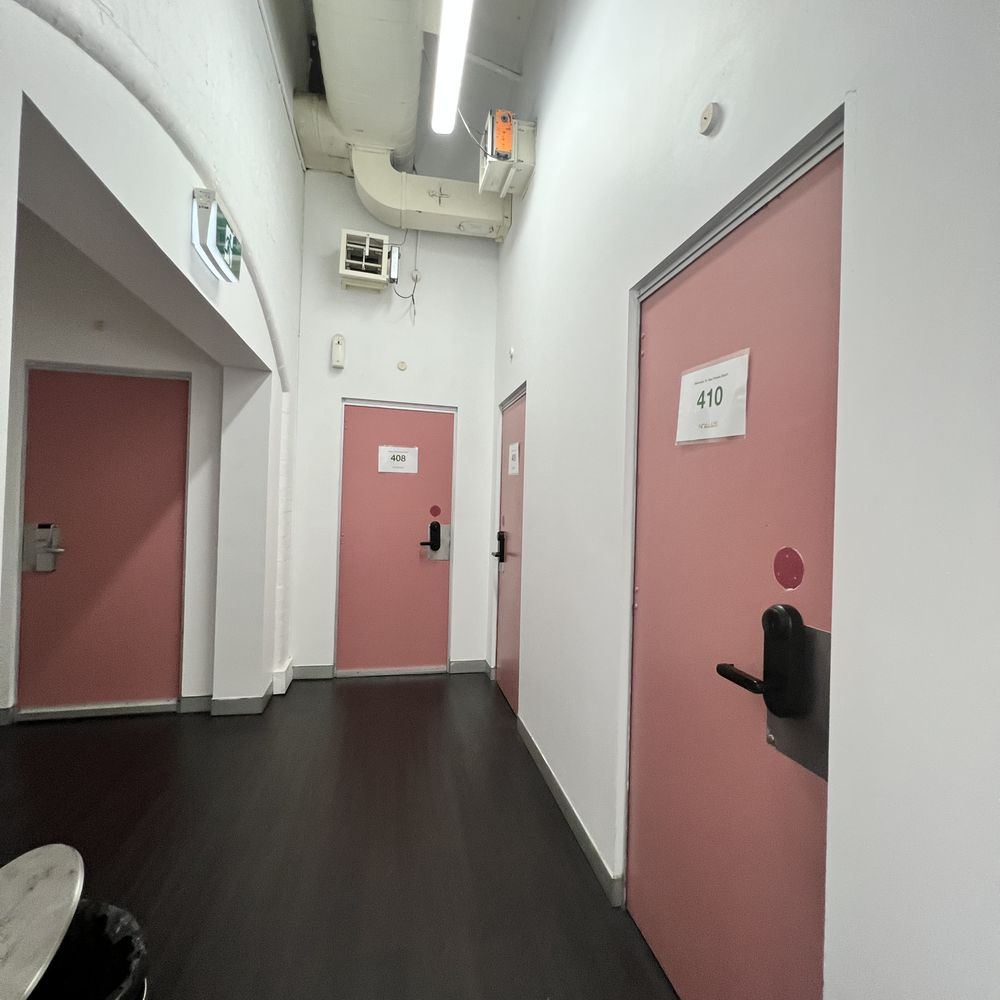 Nomads Sydney Hostel - Rooms - Hotels Near Me - Sydney, NSW