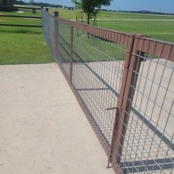 Cokendolpher Custom Iron Works - Fence quality and gate on concrete total job 1000 linear feet.
