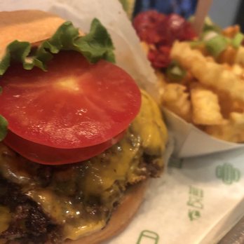 Shake Shack Leicester Square - Burgers Near Me - London, XGL Shake Shack Leicester Square - Burgers Near Me - London, XGL
