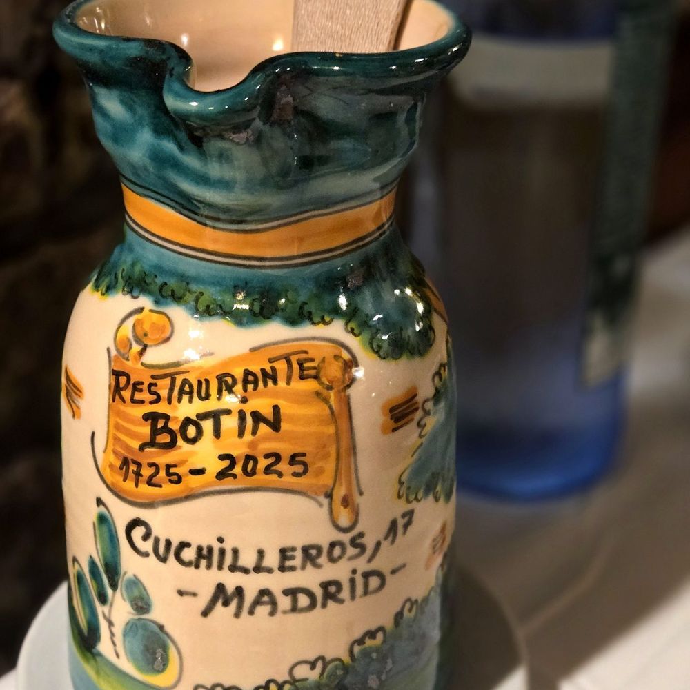 Botín - Sangria & Sparkling Water - Spanish Near Me - Madrid, M