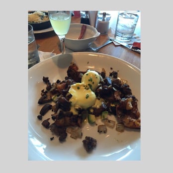 Earls Kitchen + Bar - Spicy sausage, crispy potato avocado hash - New American Near Me - Miami, Florida