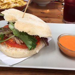 Solsticio - Sandwich de caballa con salmorejo.