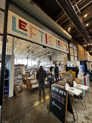 Leftie Lee‘s by null