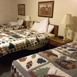 Chief Motel - Large room with 2 queen beds and a single.