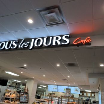 Luna Hall - Food Court Near Me - Tysons, Virginia