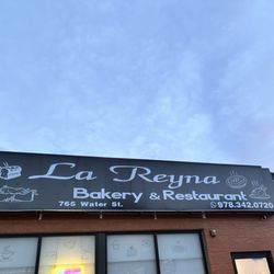 La Reina Bakery - Exterior