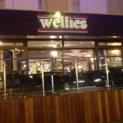 Wellies Bar - Great balcony