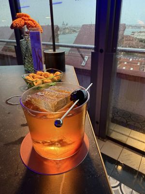 Skyline Rooftop Bar by null