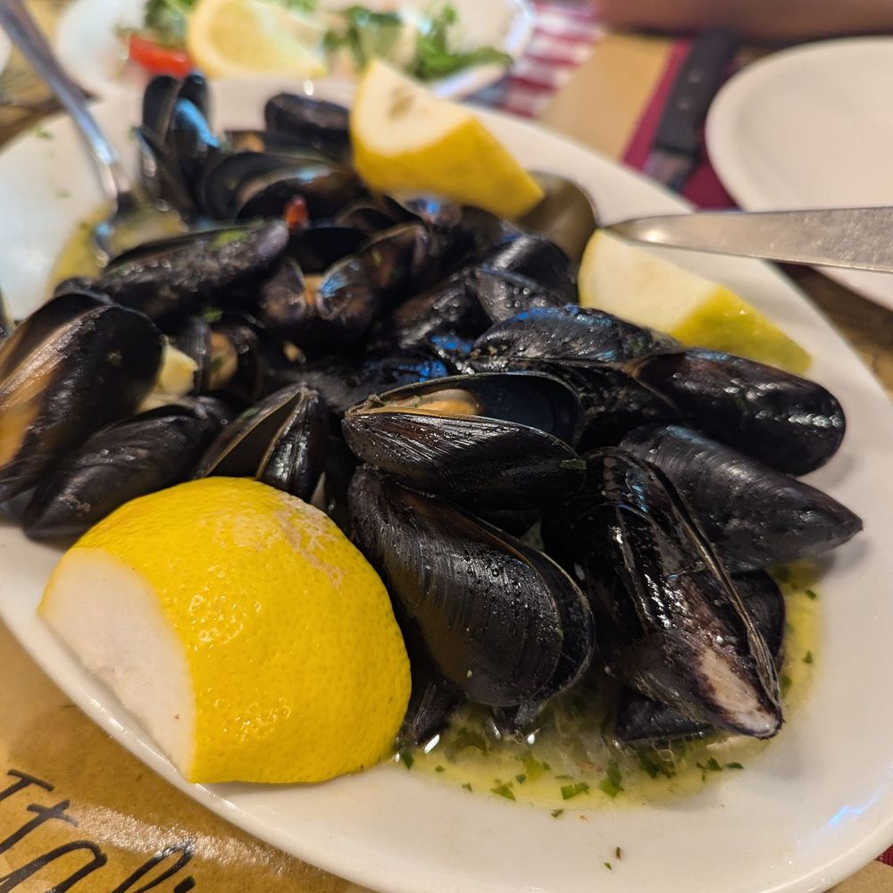 La Tavernetta 29 - Mussels in garlic and butter - Italian Near Me - Rome, RM La Tavernetta 29 - Mussels in garlic and butter - Italian Near Me - Rome, RM
