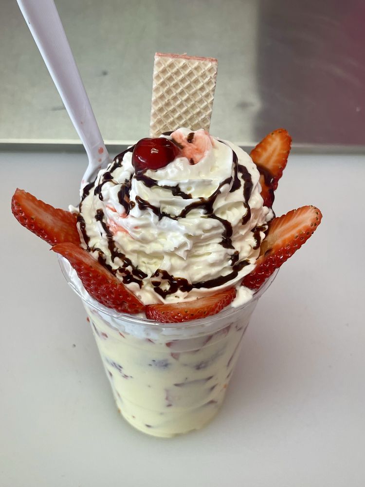 La Playa Ice Cream Shop Logo