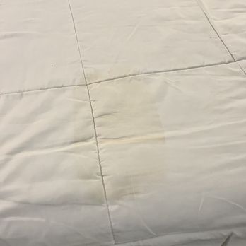 Cinnamon Bear Inn - Large stain on the sheet - Hotels Near Me - Mammoth Lakes, California Cinnamon Bear Inn - Large stain on the sheet - Hotels Near Me - Mammoth Lakes, California