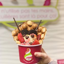 Menchie's Frozen Yoghurt - Cutest and most satisfying dessert of all time!