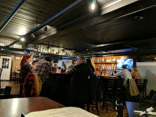 Lakehouse Tavern by null