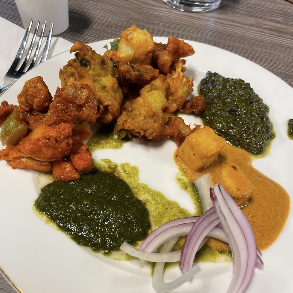 The Urban Grill - Clockwise: Chicken chilly, Spinach Pakora, Paneer Butter Masala, Saag Paneer and mint chutney. - Indian Near Me - Sunnyvale, California The Urban Grill - Clockwise: Chicken chilly, Spinach Pakora, Paneer Butter Masala, Saag Paneer and mint chutney. - Indian Near Me - Sunnyvale, California