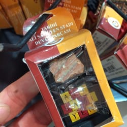 Gs Store - Berlin 'de de böyle Berlin duvarı satılıyor :)