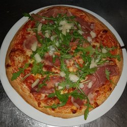 Pizzeria La Famiglia - Pizza