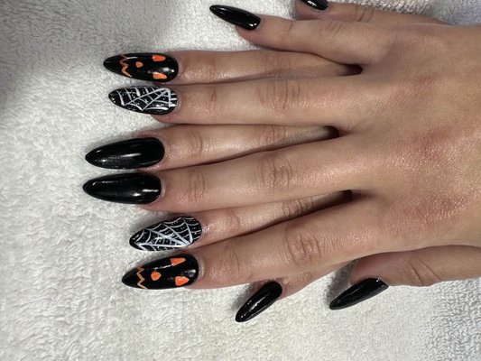 Dee Dee Nails by null