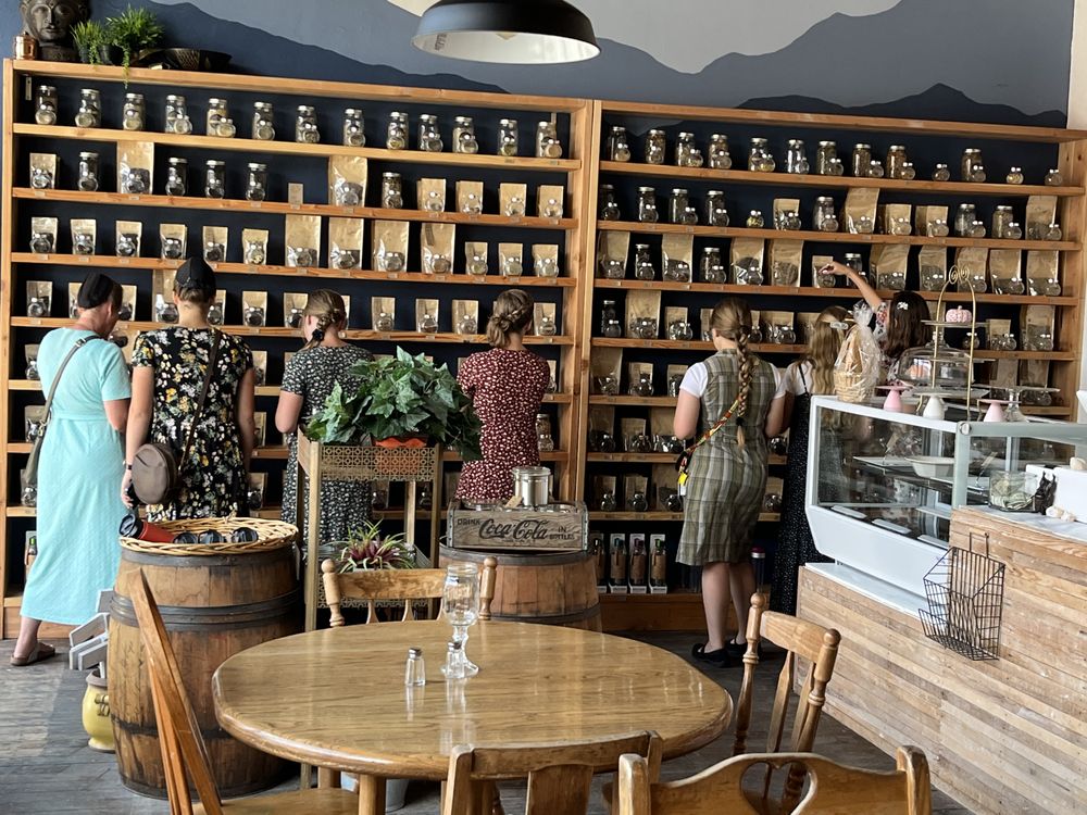 Wellness Tea Bar & Organic Bistro Logo