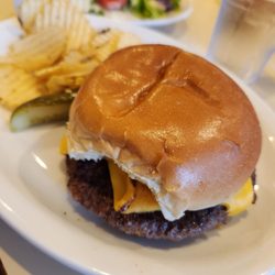 Armand's Bistro & Pizza - Burger