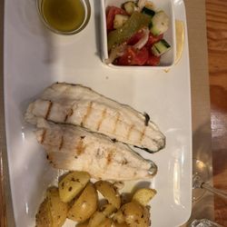 O Mexilhão - Sea Bass with Lemon Vinaigrette and Roasted Potatoes
