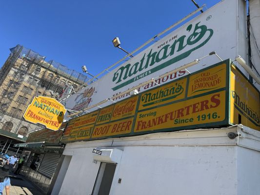 Nathan's Famous by null