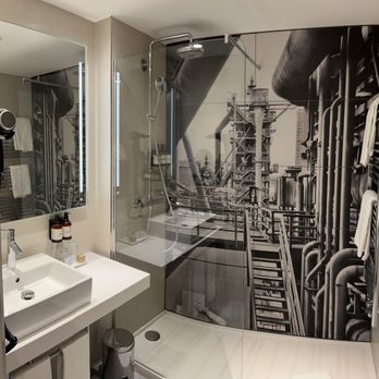 Hotel NH Essen - Bad mit geräumiger Dusche - Hotels Near Me - Essen, NW