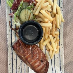 Aux Trois Gourmands - Steak and frites Duck breast and raspberry sauce