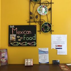 El Verdadero Sabor de Mexico - Wall decor at the entrance