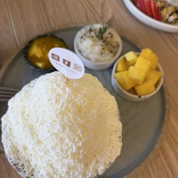 NaYa Dessert Cafe - Mango bingsu - Desserts Near Me - San Jose, California NaYa Dessert Cafe - Mango bingsu - Desserts Near Me - San Jose, California
