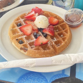 Basecamp Dinette - Buttermilk Waffles W/Berries - Coffee & Tea Near Me - Burbank, California
