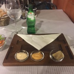Canto da Doca - Starters: salad and pao plus accompaniments (garlic mayo, spicy mayo, butter)
