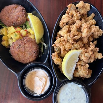 Lookout Tavern - Crab cakes and whole belly clams - Seafood Near Me - Oak Bluffs, Massachusetts Lookout Tavern - Crab cakes and whole belly clams - Seafood Near Me - Oak Bluffs, Massachusetts