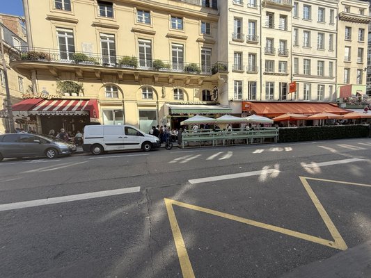 ENZA FAMIGLIA - ST.HONORÉ by null