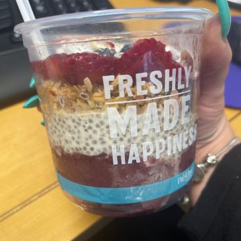 Nekter Juice Bar - Aca Banana Berry Bowl with chai pudding and coconut - Ice Cream & Frozen Yogurt Near Me - Irvine, California