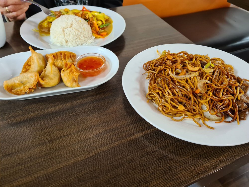 SILVER CHOPSTICK AND SUSHI HEAVEN 32, Oslo, Norway Sushi