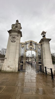 Buckingham Palace by null