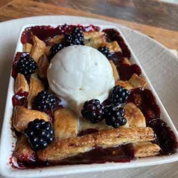Harvest Habersham - Individually baked blackberry rhubarb cobbler - New American Near Me - Sautee Nacoochee, Georgia