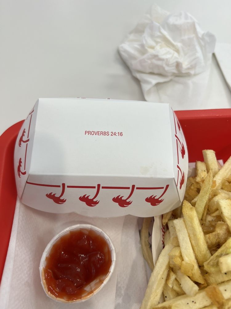 INNOUT BURGER Updated May 2024 37 Photos & 27 Reviews 1450 Fall