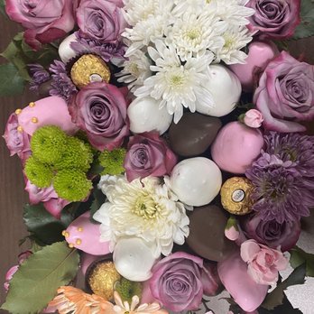 Cyns Edibles - Chocolate covered strawberry bouquet - Desserts Near Me Cyns Edibles - Chocolate covered strawberry bouquet - Desserts Near Me