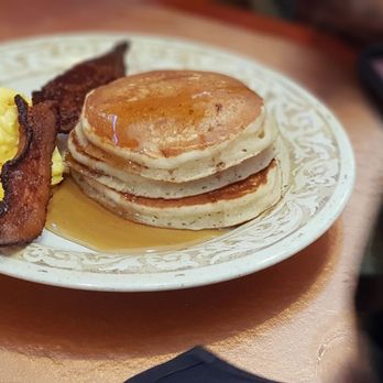 Another Broken Egg Cafe - Kids Pancakes served with bacon and scrambled eggs - Cafes Near Me - Atlanta, Georgia