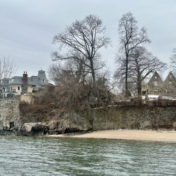 Hudson Park and Beach - Parks Near Me - New Rochelle, New York