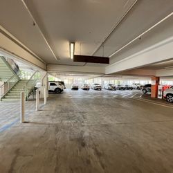 Shake Shack Victoria Gardens - Parking structure next to it