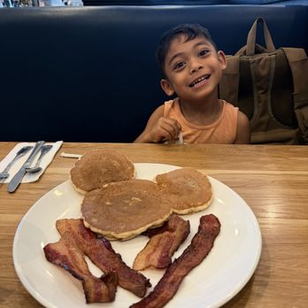 Broken Yolk Cafe - Breakfast & Brunch Near Me - Las Vegas, Nevada