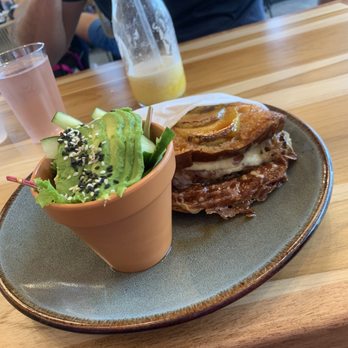Ojo de Agua - The tuna, pear and honey sandwich was delicious. The mix of the honey with the pears is just perfect. - Juice Bars & Smoothies Near Me - Houston, Texas